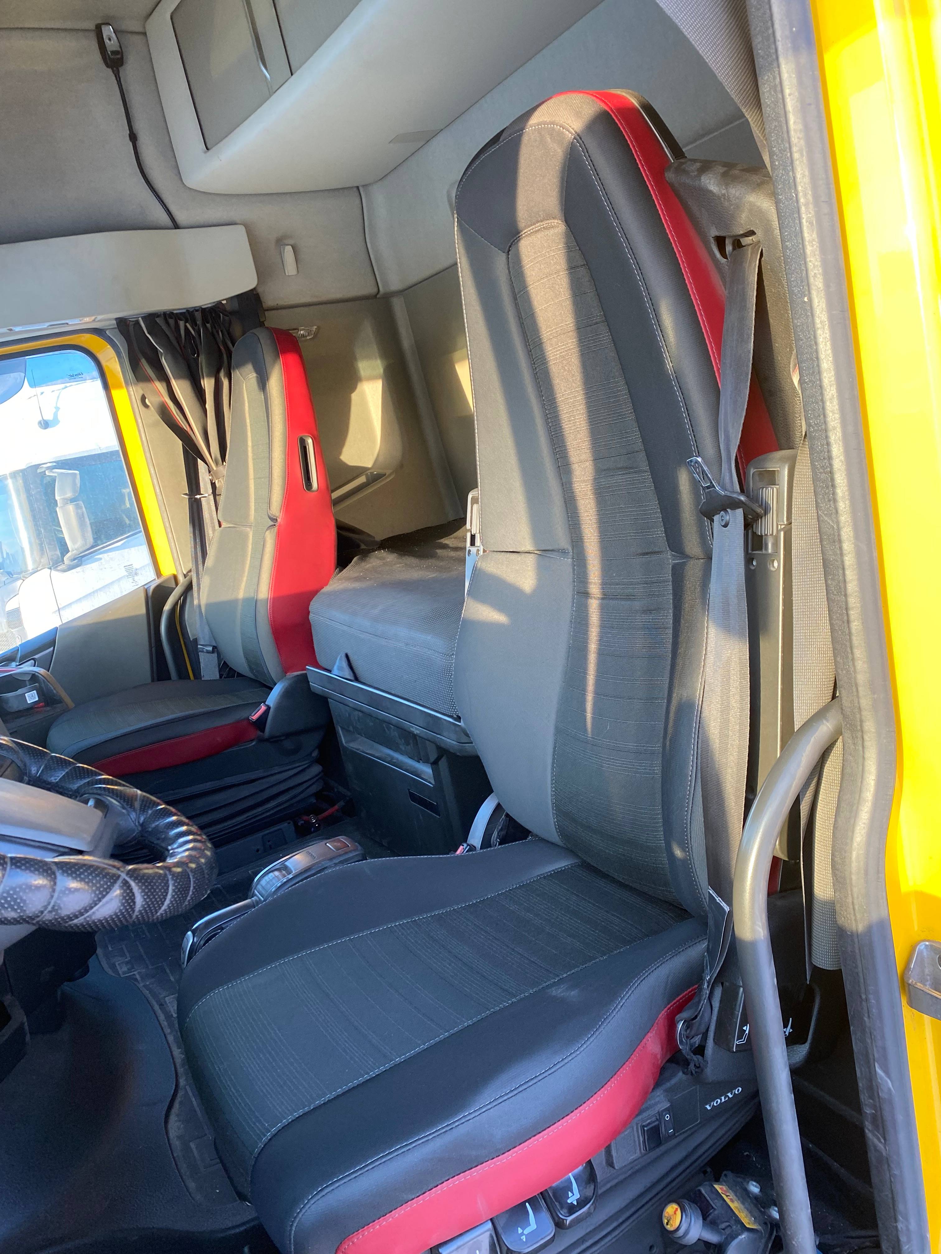 Volvo FH 460 6x2 (FH Globetrotter) Лот 000005412