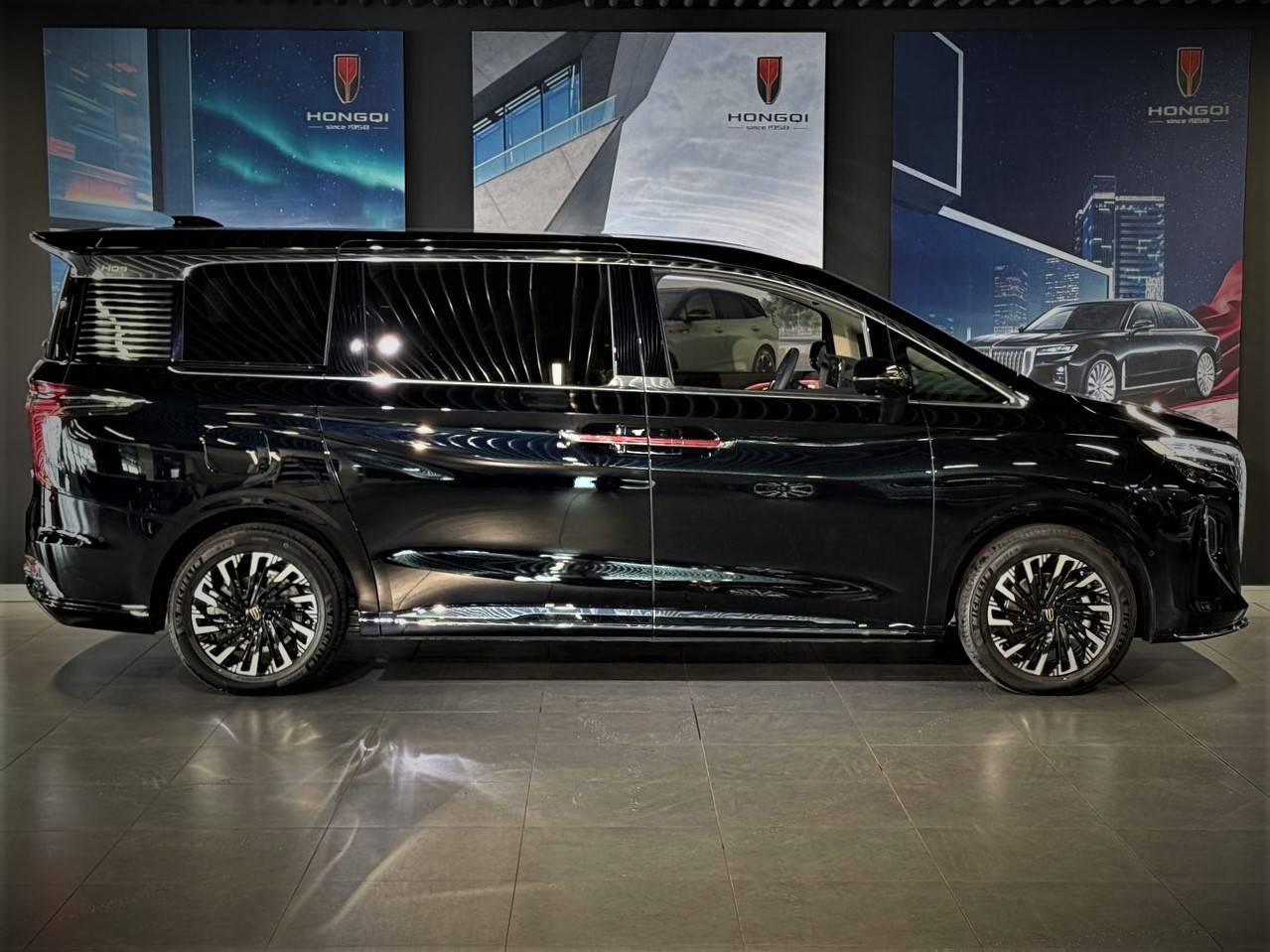 Hongqi HQ9 2.0T Deluxe