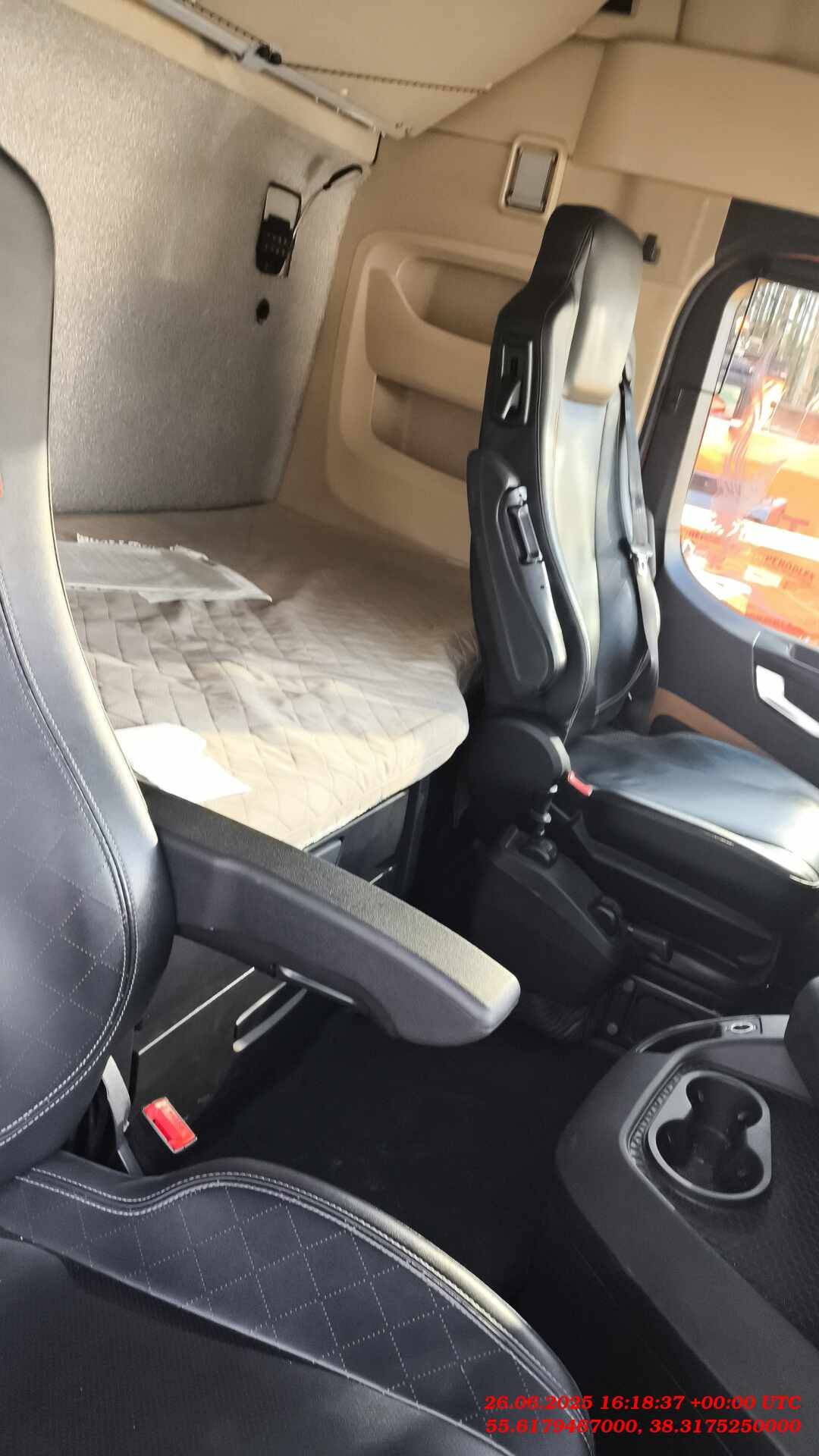 Shacman SX4188YY381,  320 916 км, 2023 года в лизинг