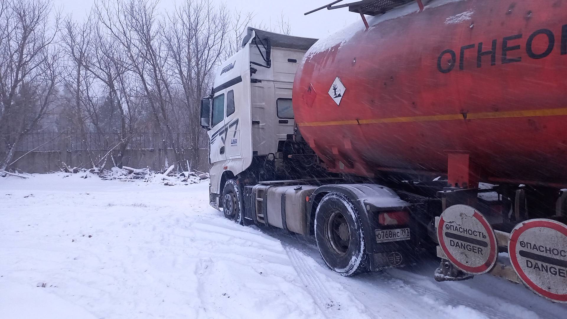 FAW CA4180P77K25E5 4x2,  222 483 км, 2023 года в лизинг