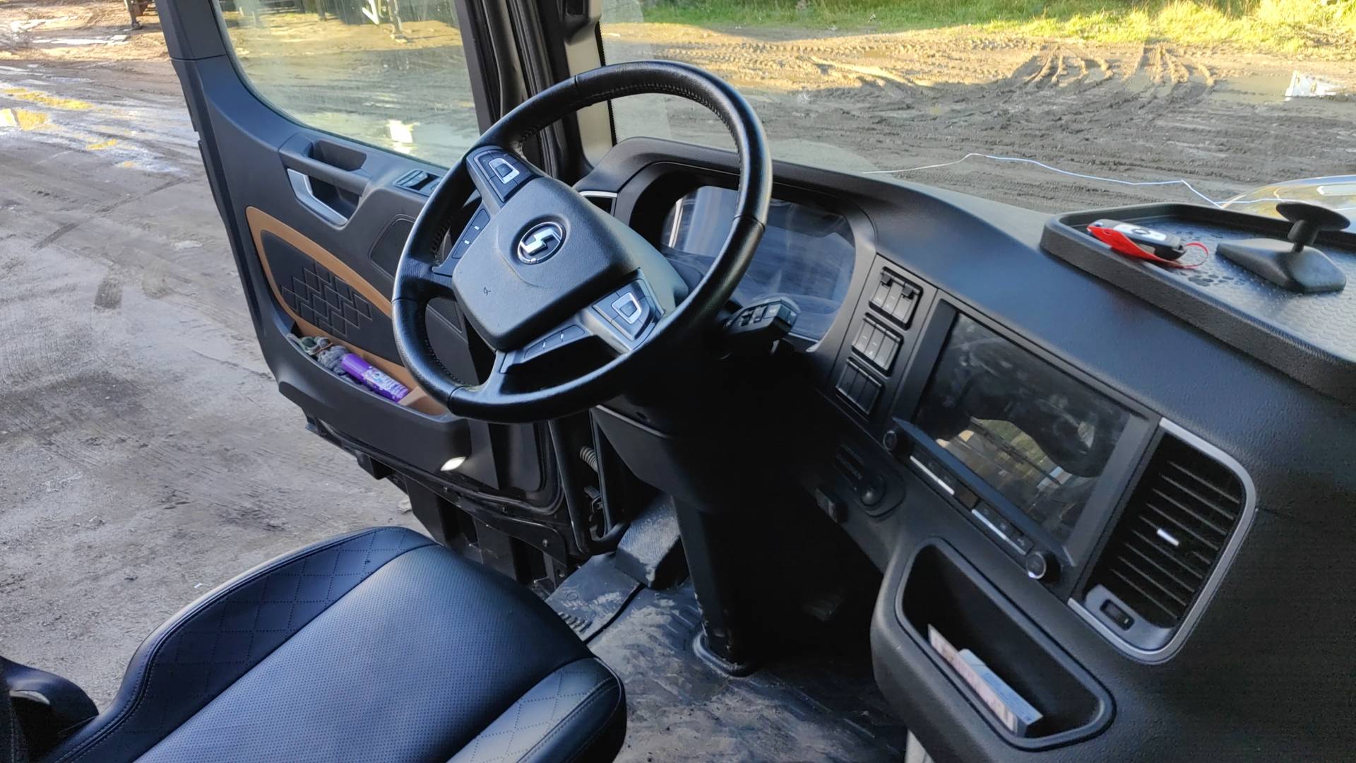 Shacman SX4188YY381,  362 000 км, 2023 года в лизинг