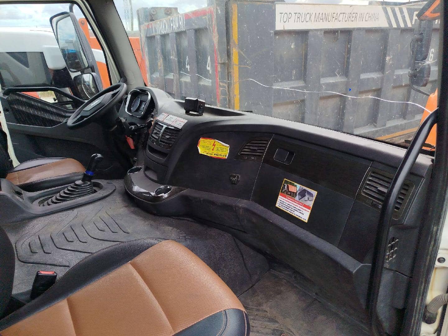 FAW CA3250P66K24L1TE5 6x6,  136 278 км, 2023 года в лизинг