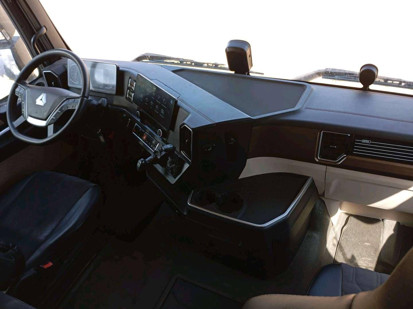 Sitrak С7Н MAX 6×4 ZZ4256V364HE,  129 836 км, 2023 года в лизинг