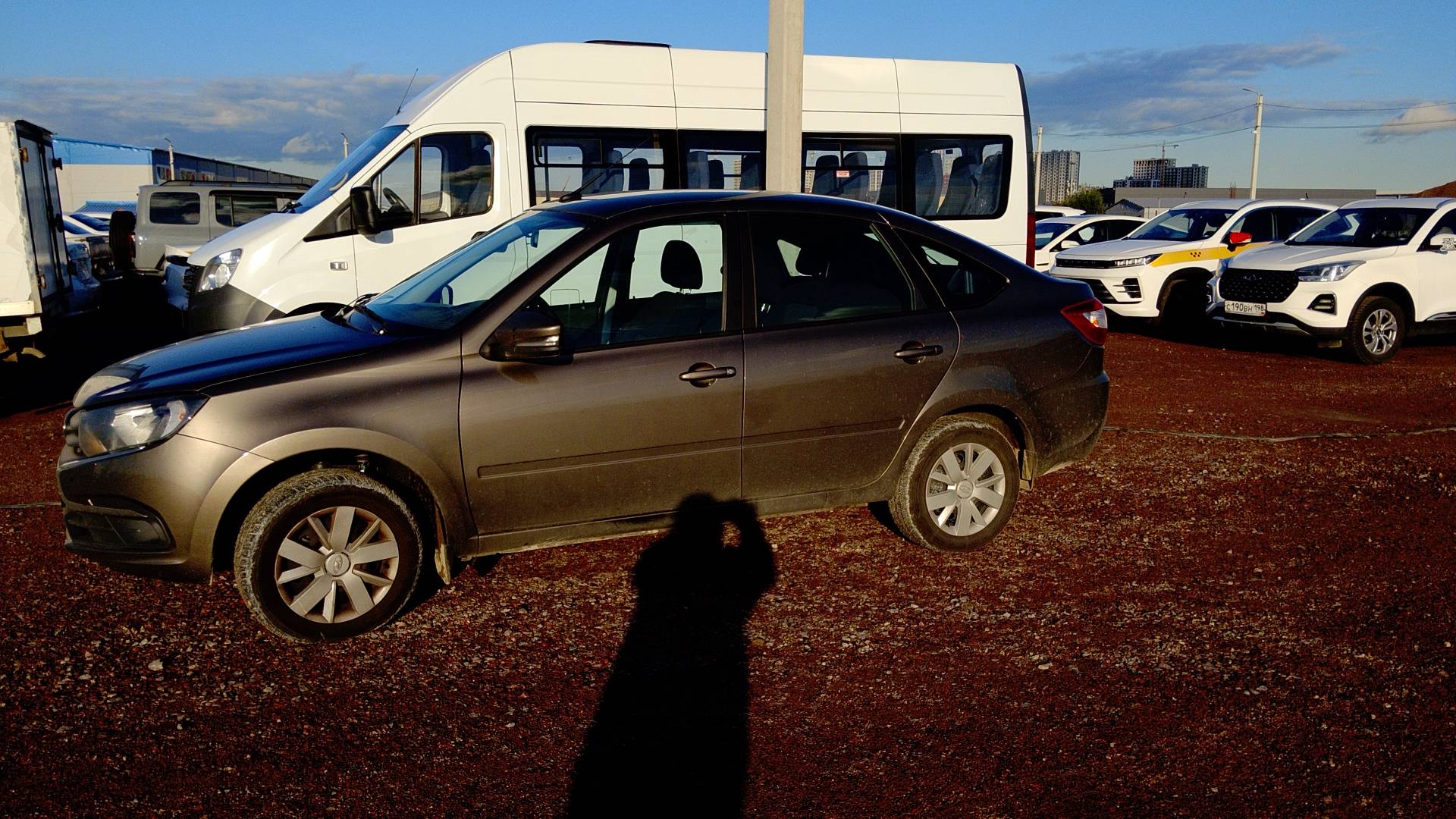 Lada Granta лифтбек,  6 673 км, 2025 года в лизинг