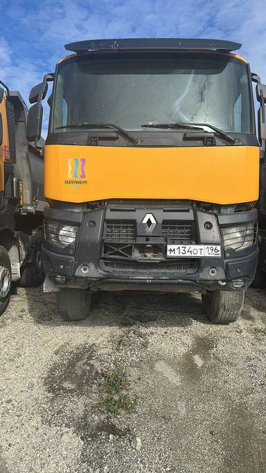 Renault K 430 8X4 (Day cab)