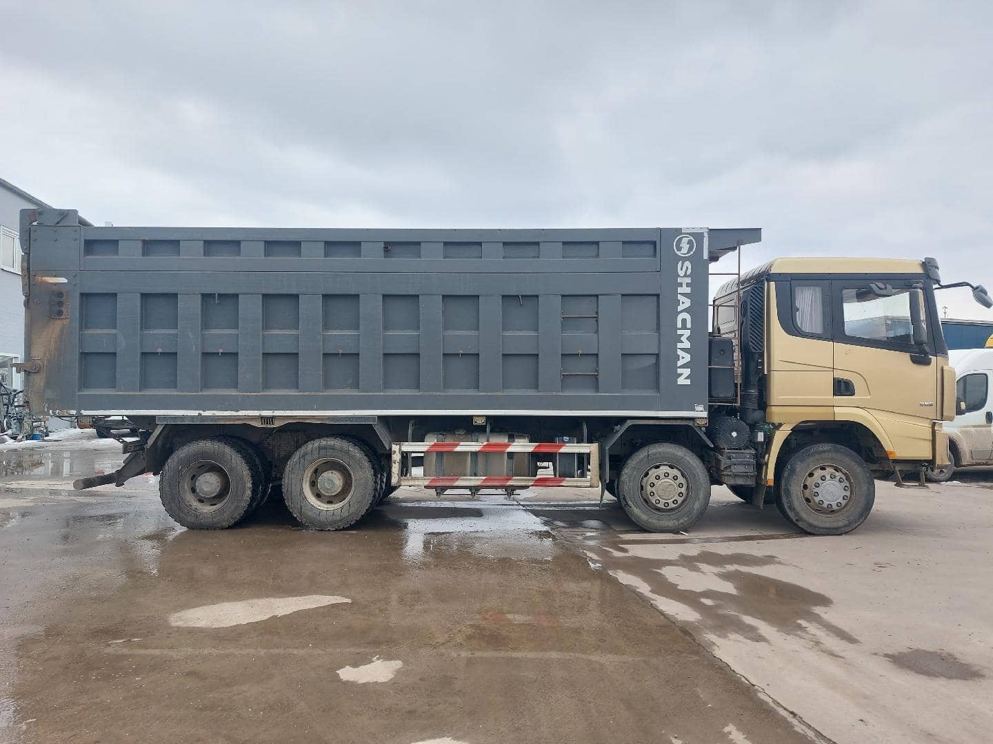 Shacman SX33186V366,  268 572 км, 2021 года в лизинг