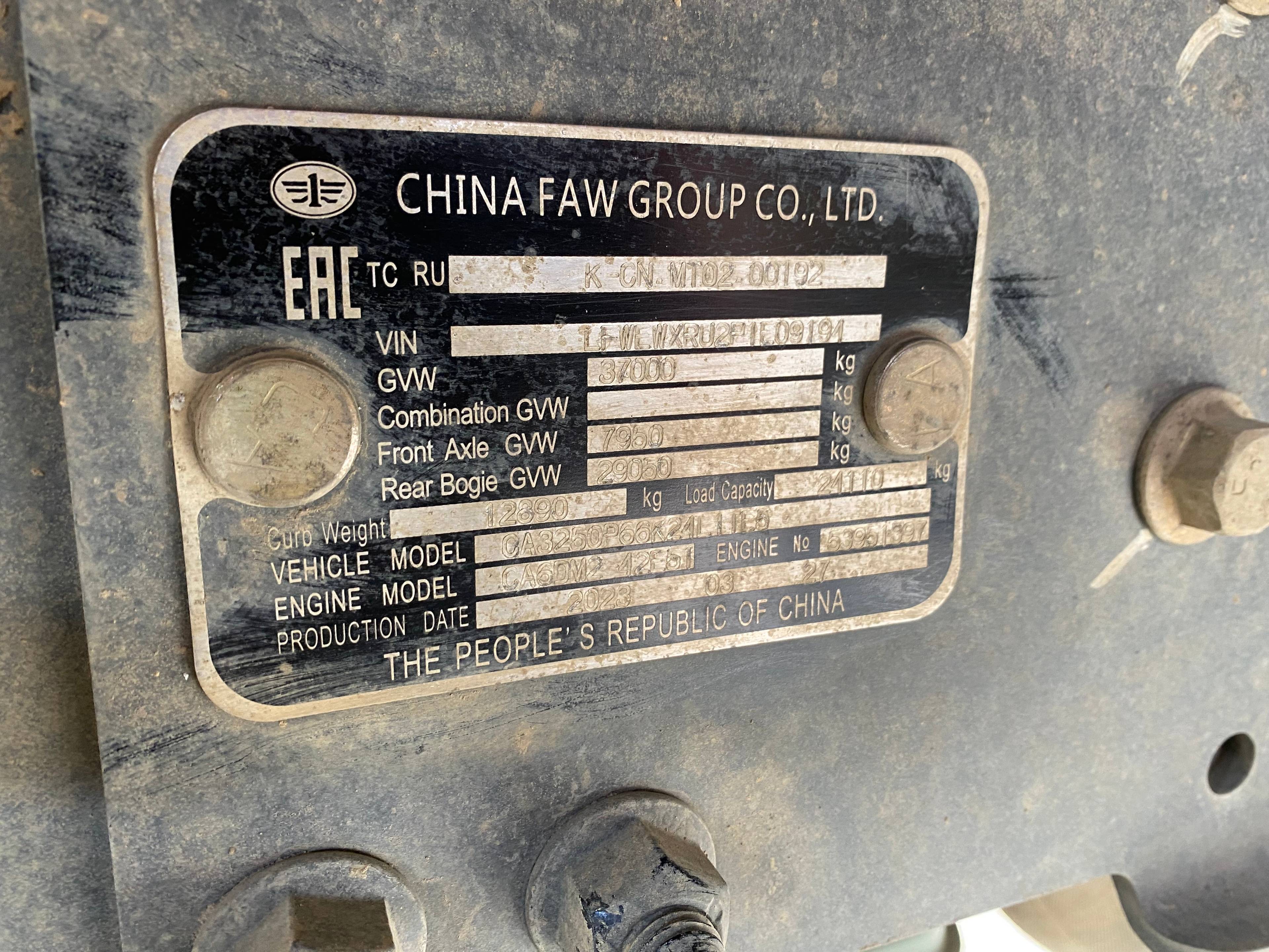 FAW CA3250P66K24L1TE5 6x6,  20 024 км, 2024 года в лизинг