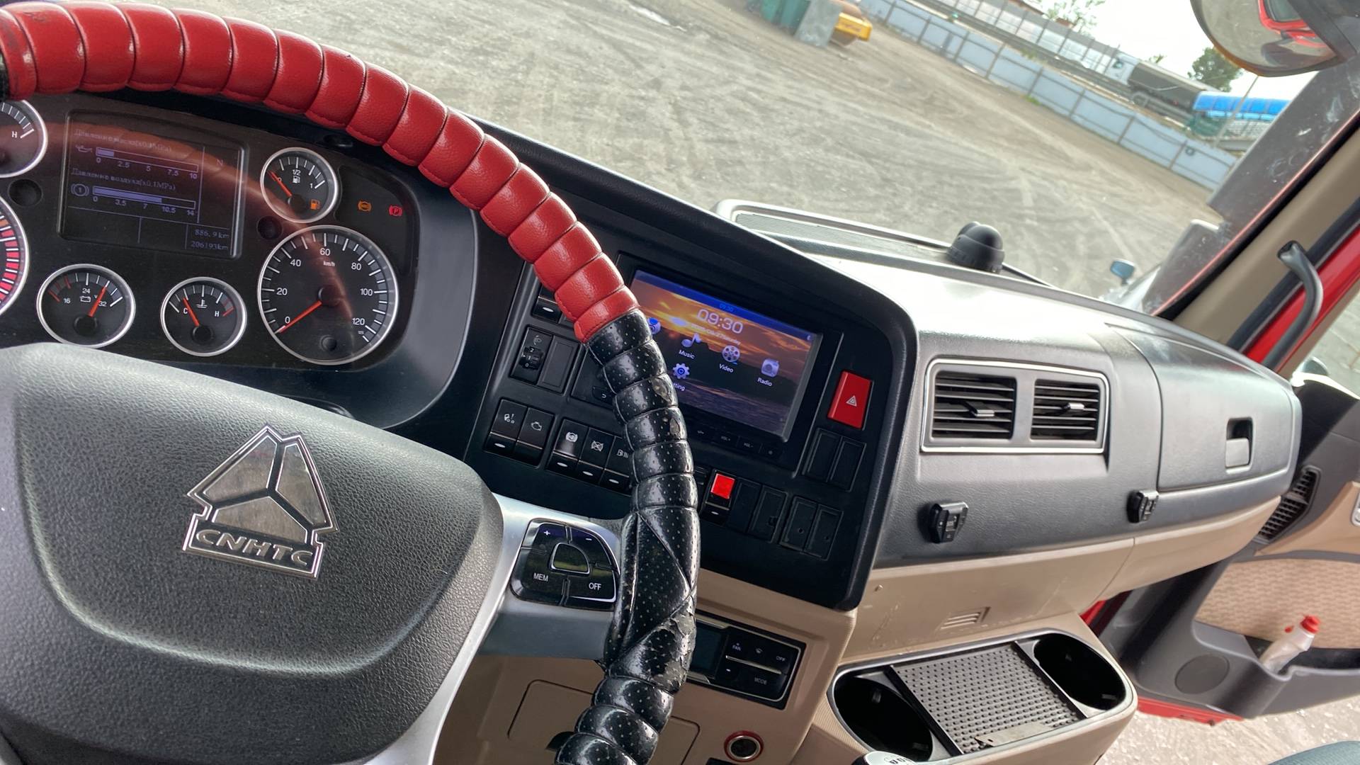 HOWO ZZ3317V386GE1 8х4,  206 193 км, 2023 года в лизинг