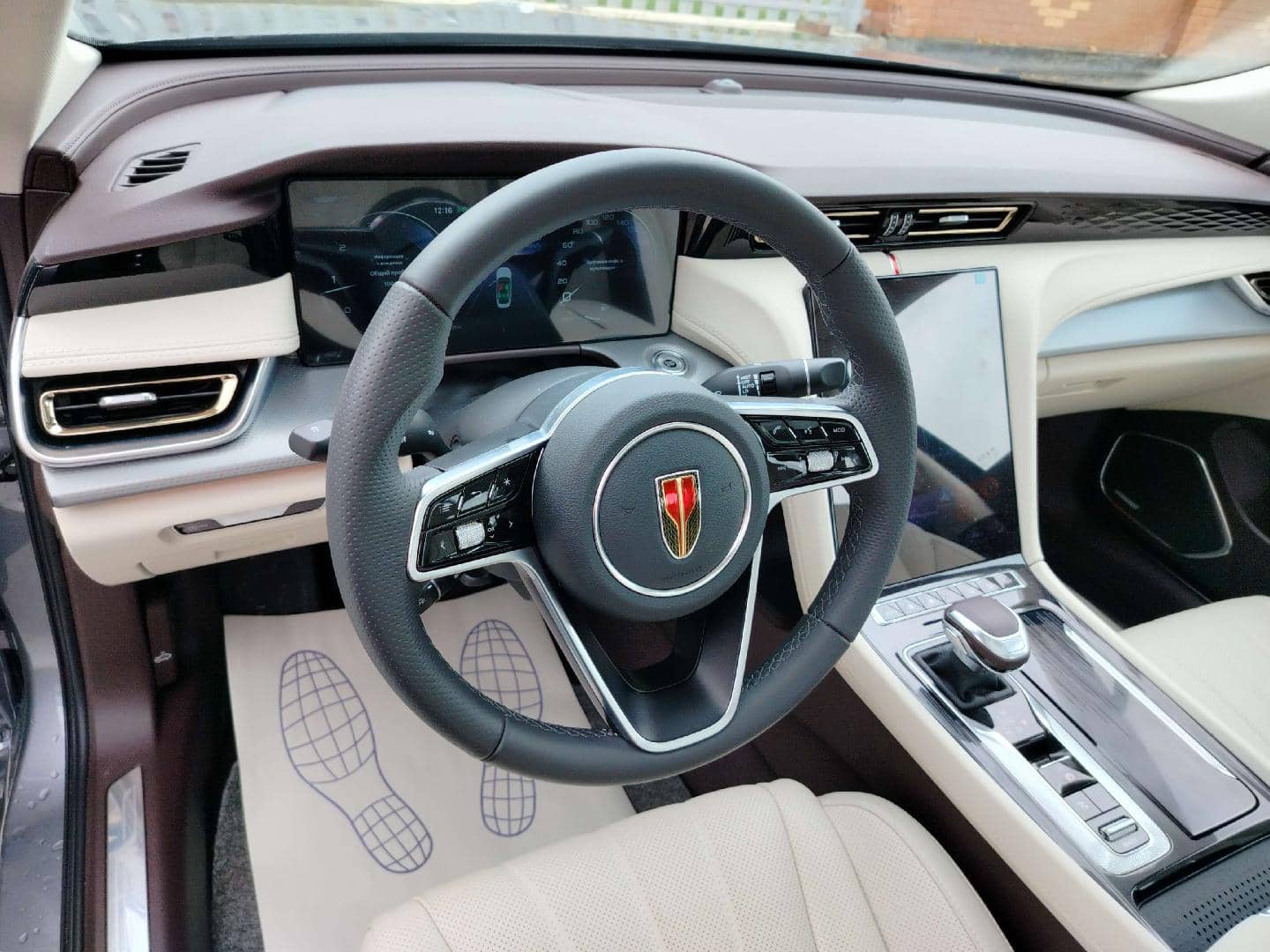 Hongqi H5,  1 008 км, 2024 года в лизинг