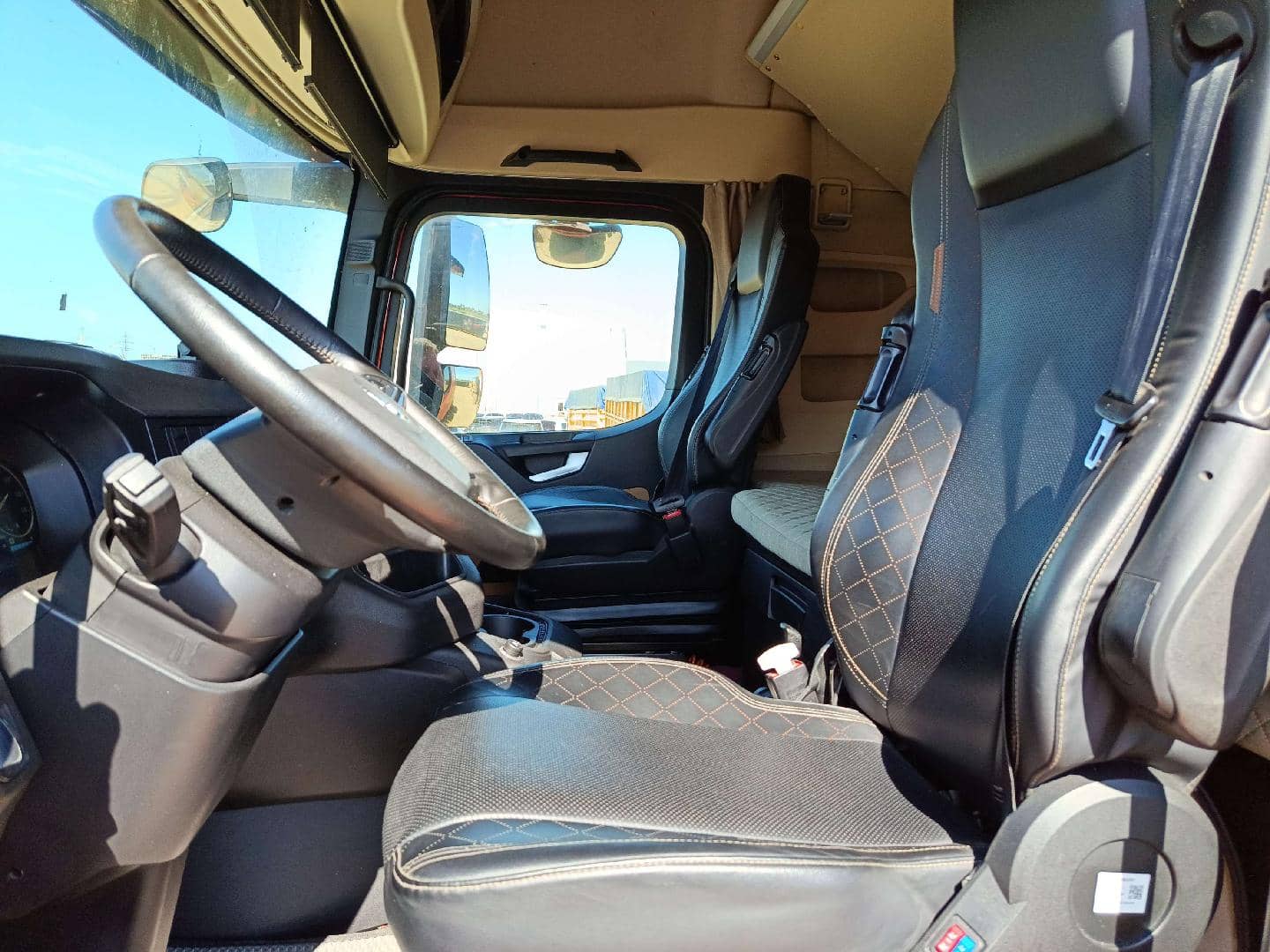 Shacman SX4188YY381,  229 683 км, 2023 года в лизинг
