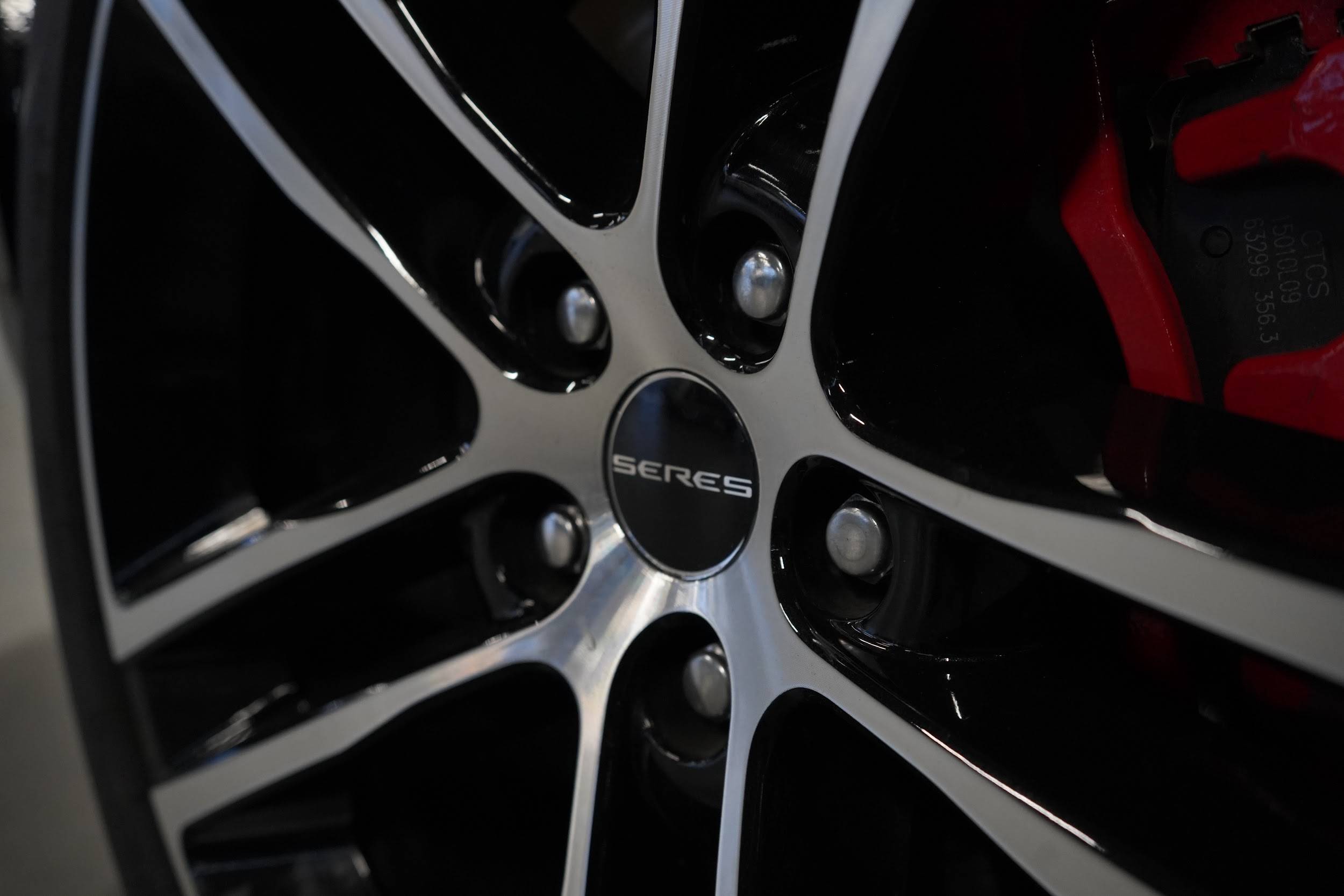 Seres M5 Premium 1.5hyb AT 4WD