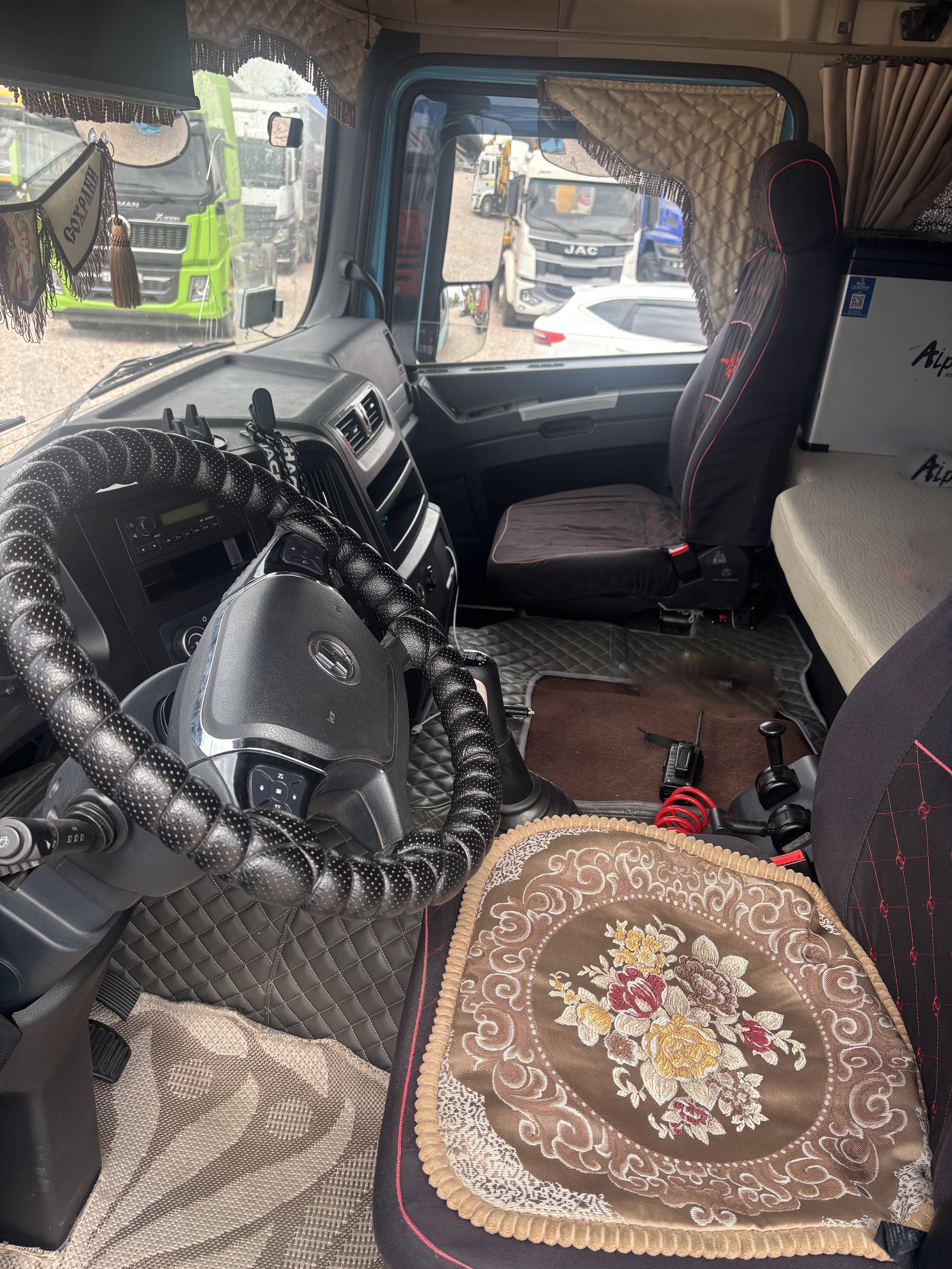 Shacman SX42584V324,  250 370 км, 2023 года в лизинг