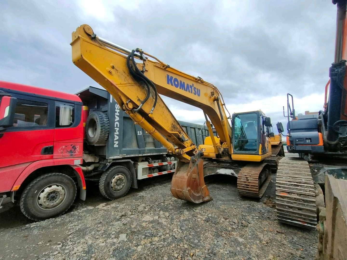 KOMATSU PC210-10M0
