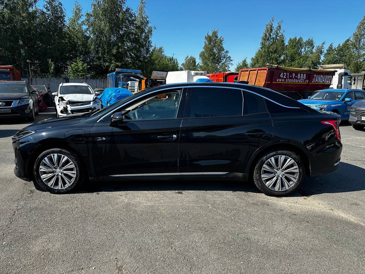 Hongqi E-QM5,  10 090 км, 2022 года в лизинг