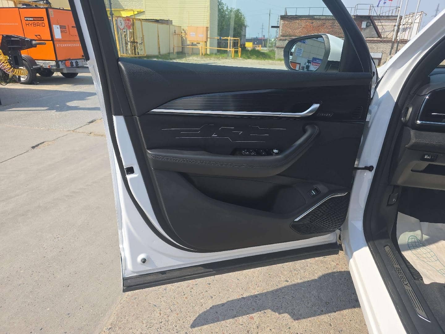 Geely Monjaro,  38 042 км, 2024 года в лизинг