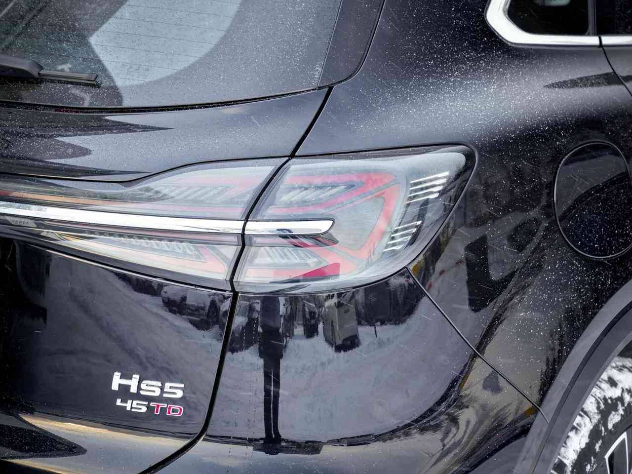 Hongqi HS5 Deluxe 2.0T AWD