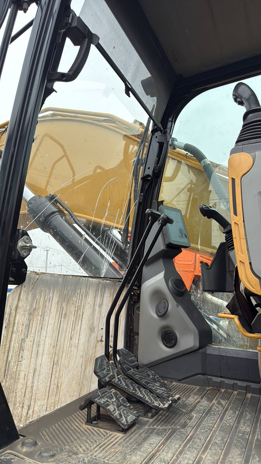 CATERPILLAR 330, 2022 года в лизинг