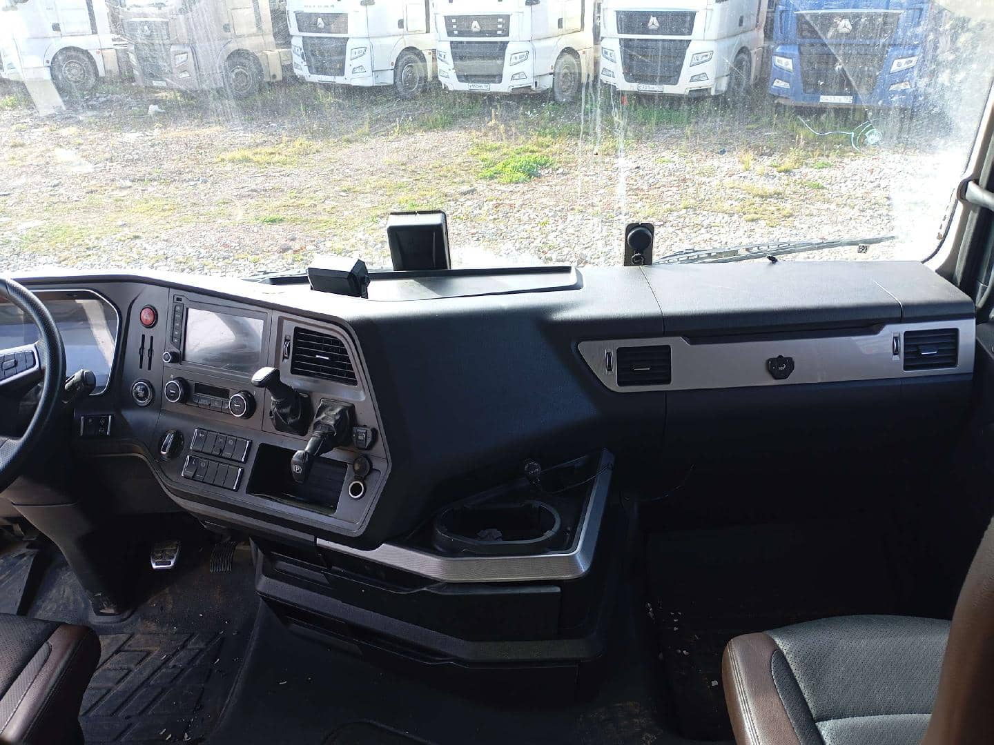 FAW CA4180P77K25E5 4x2,  592 974 км, 2023 года в лизинг