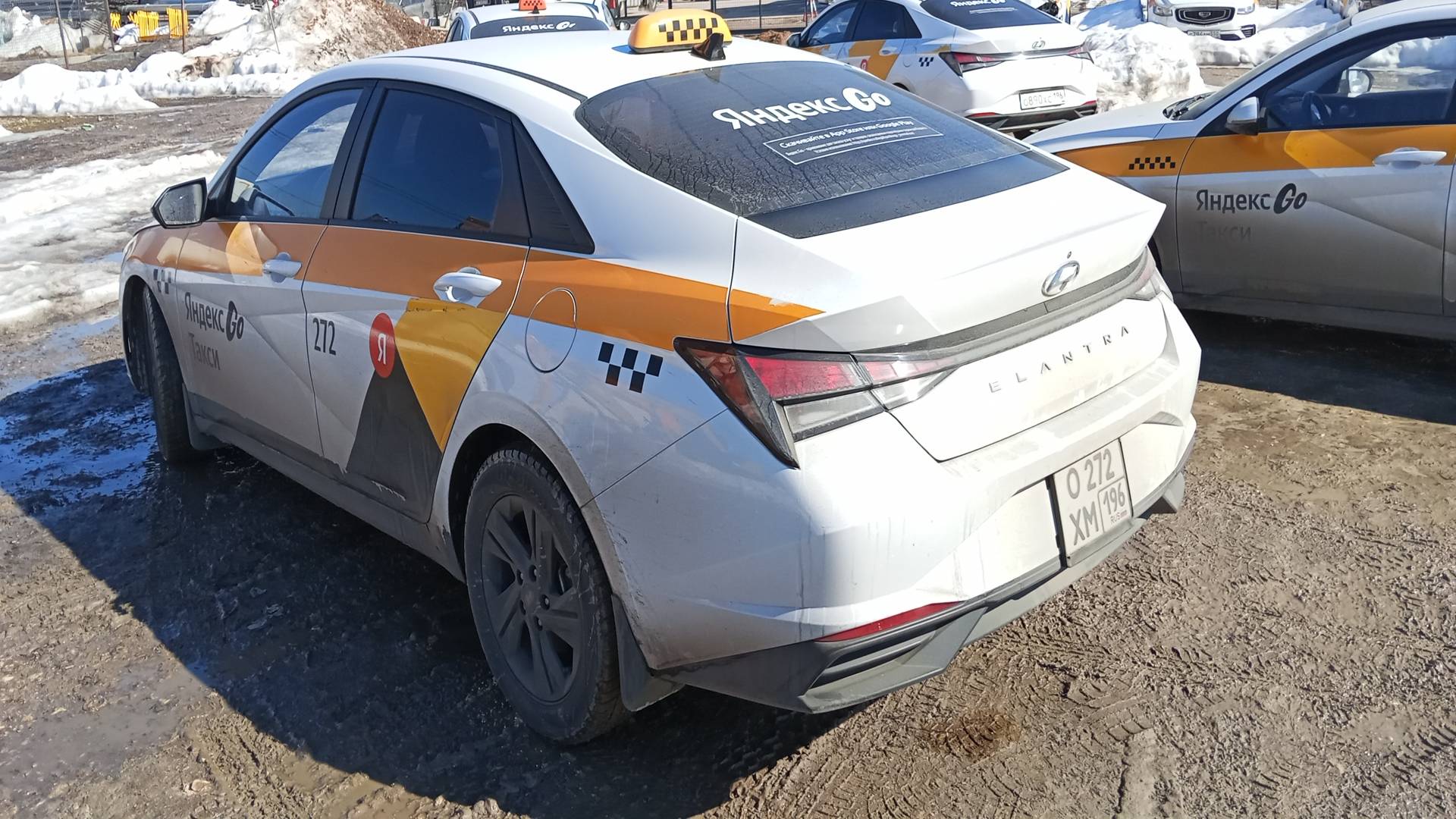 Hyundai Elantra,  122 365 км, 2023 года в лизинг