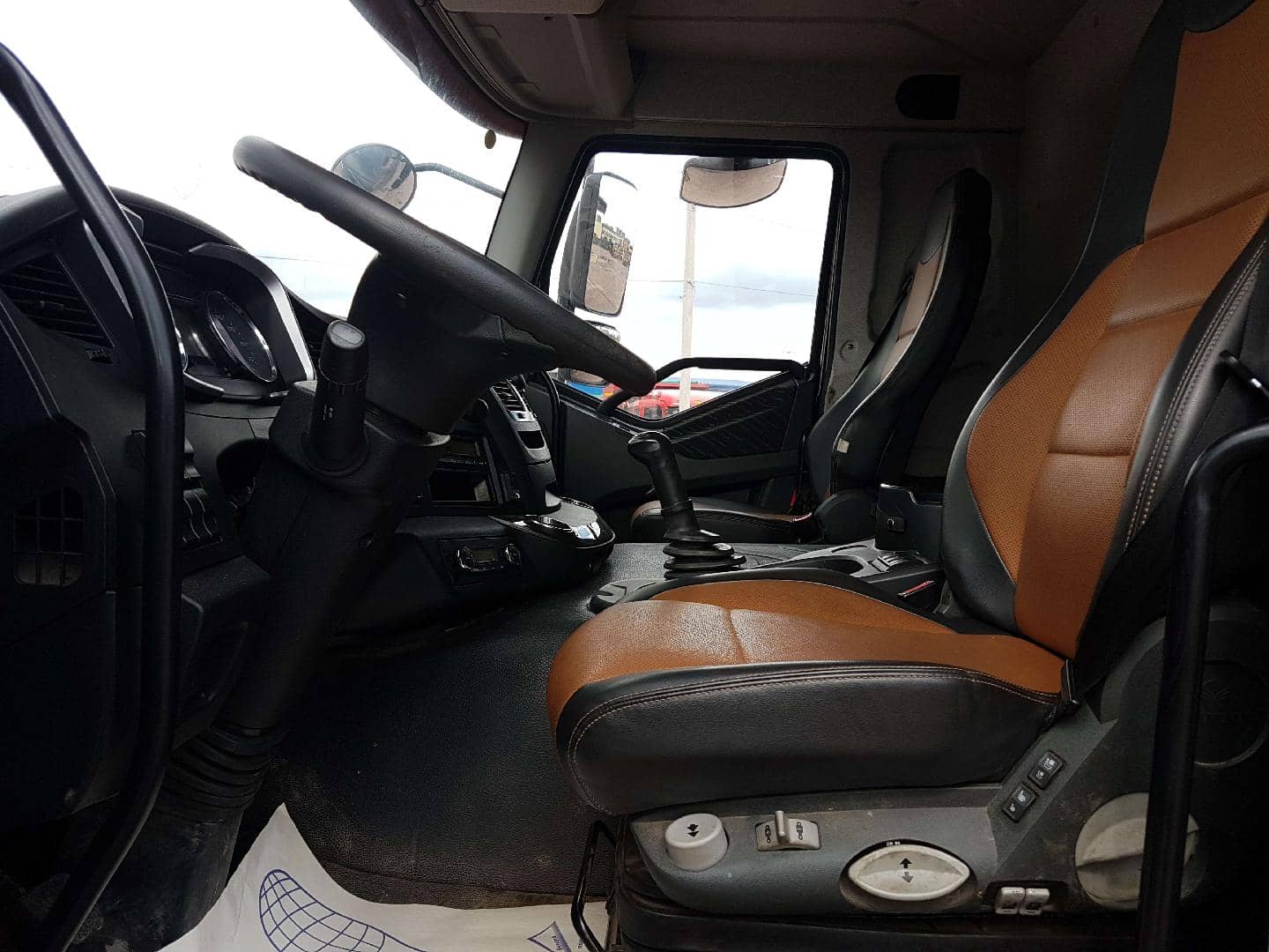 FAW CA3250P66K24T1E5 6х4,  65 773 км, 2024 года в лизинг