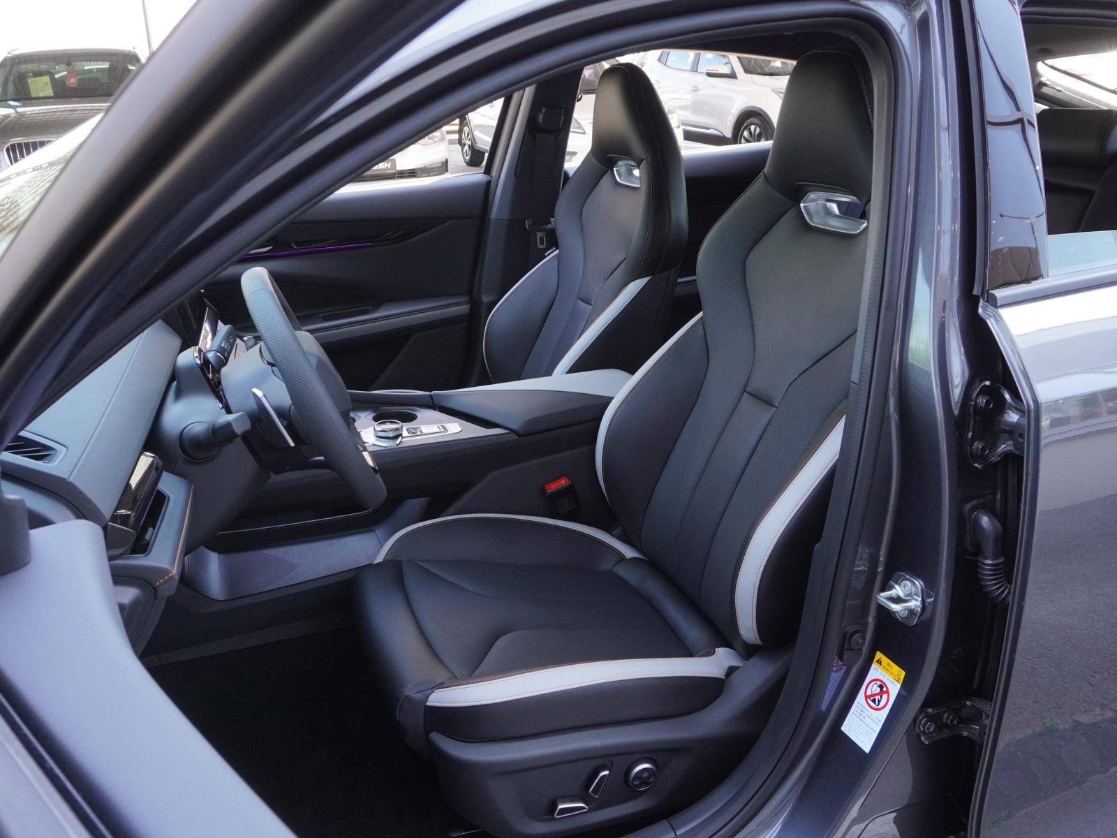 Changan Uni-V DLX 1.5T 7DCT