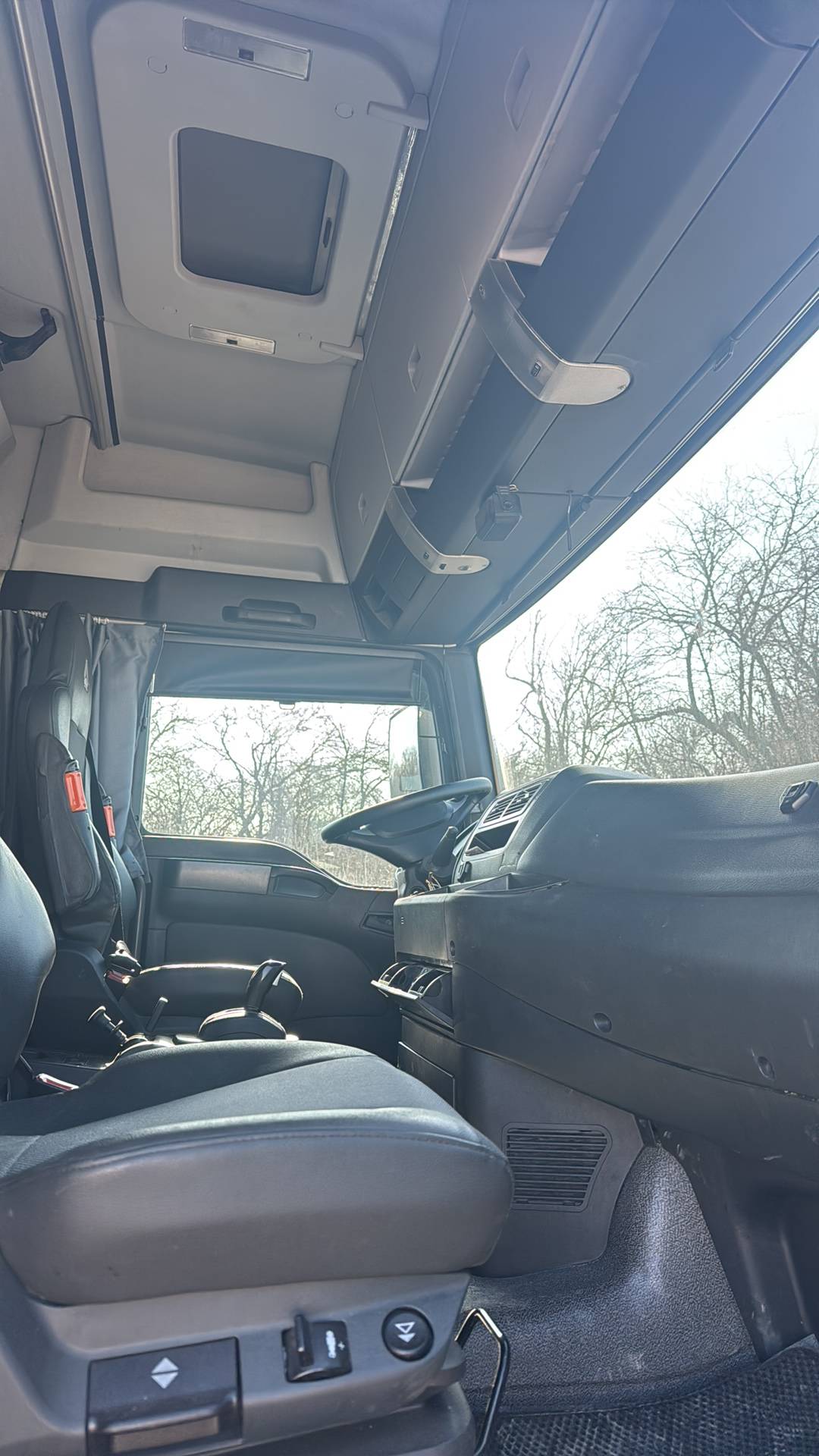 Sitrak C7H 4x2 ZZ4186V361HE,  437 295 км, 2022 года в лизинг