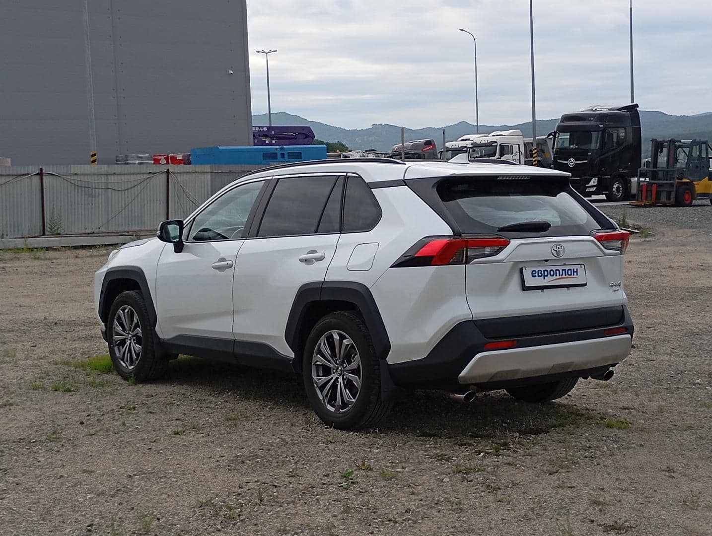 Toyota RAV4,  37 394 км, 2023 года в лизинг