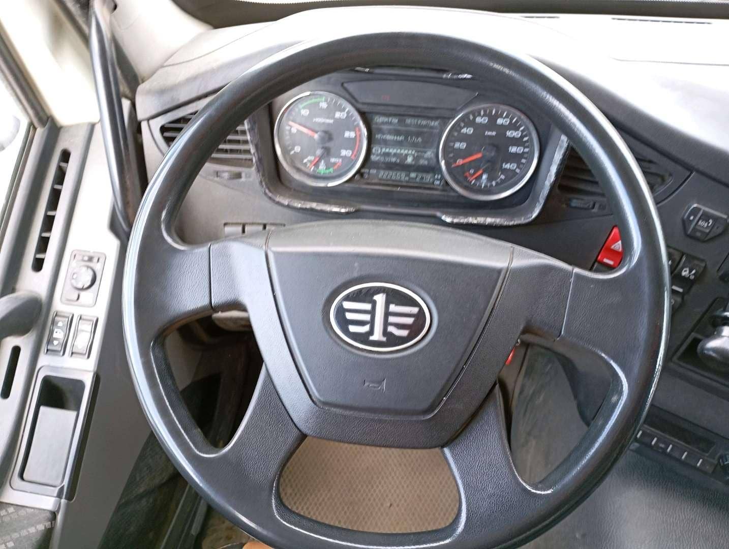 FAW CA3310P66K24T4E4 8x4 (E4),  222 669 км, 2022 года в лизинг