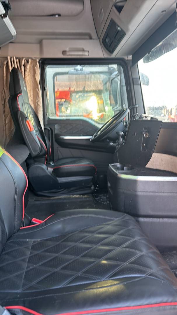 Sitrak ZZ4186V391HE,  383 262 км, 2023 года в лизинг