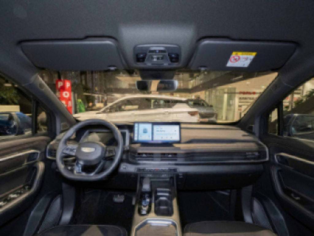 Geely Okavango Flagship 2.0T 7DCT 2WD