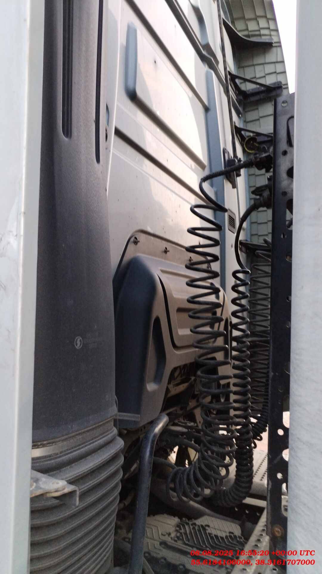 Shacman SX4188YY381,  397 579 км, 2023 года в лизинг