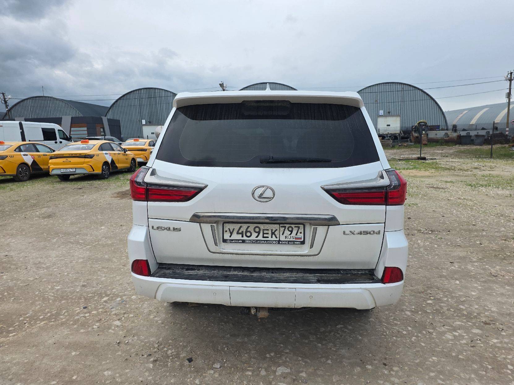 Lexus LX 450d,  366 376 км, 2018 года в лизинг