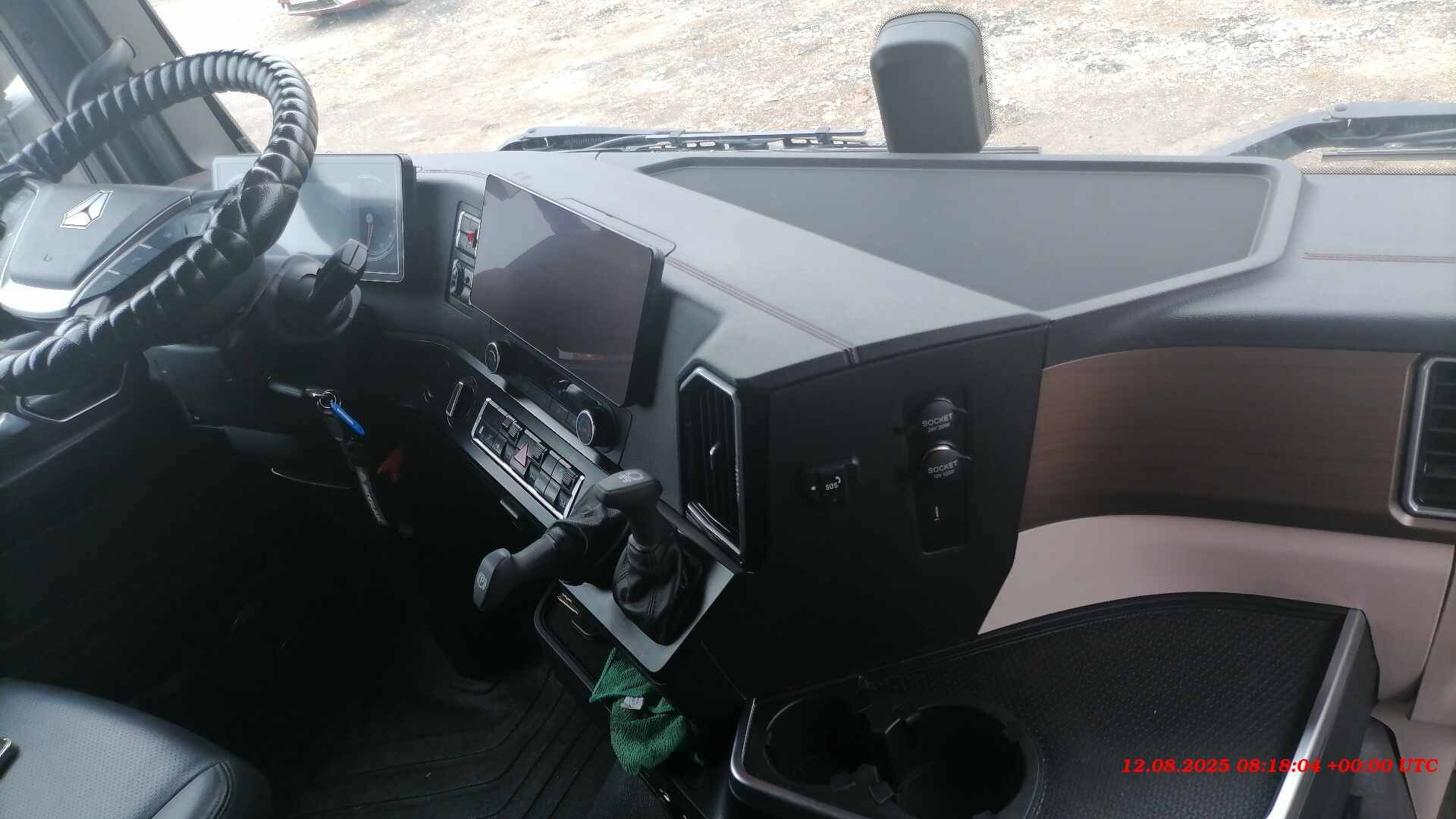 SINOTRUK ZZ4257V324HF1B,  150 000 км, 2024 года в лизинг