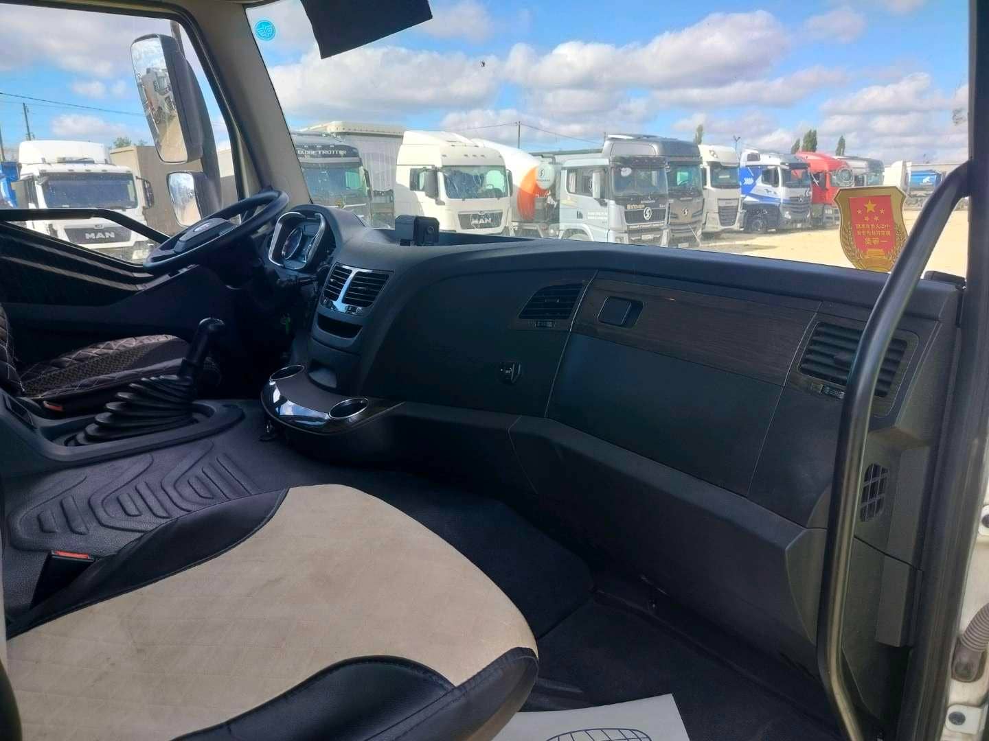 FAW CA3310P66K24T4E5 8х4,  153 008 км, 2023 года в лизинг