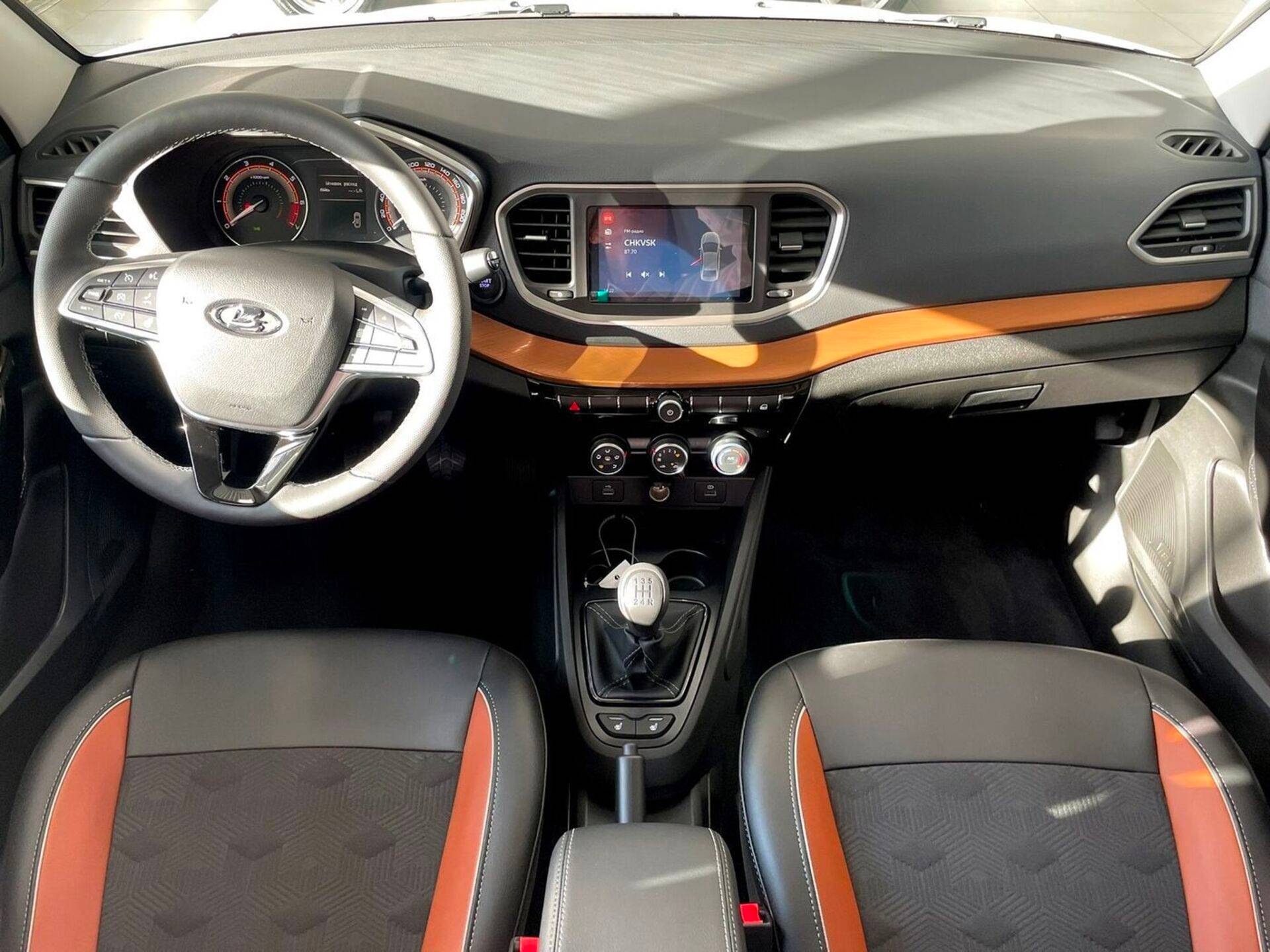 Lada Vesta Cross Life 1.6 106hp 5MT