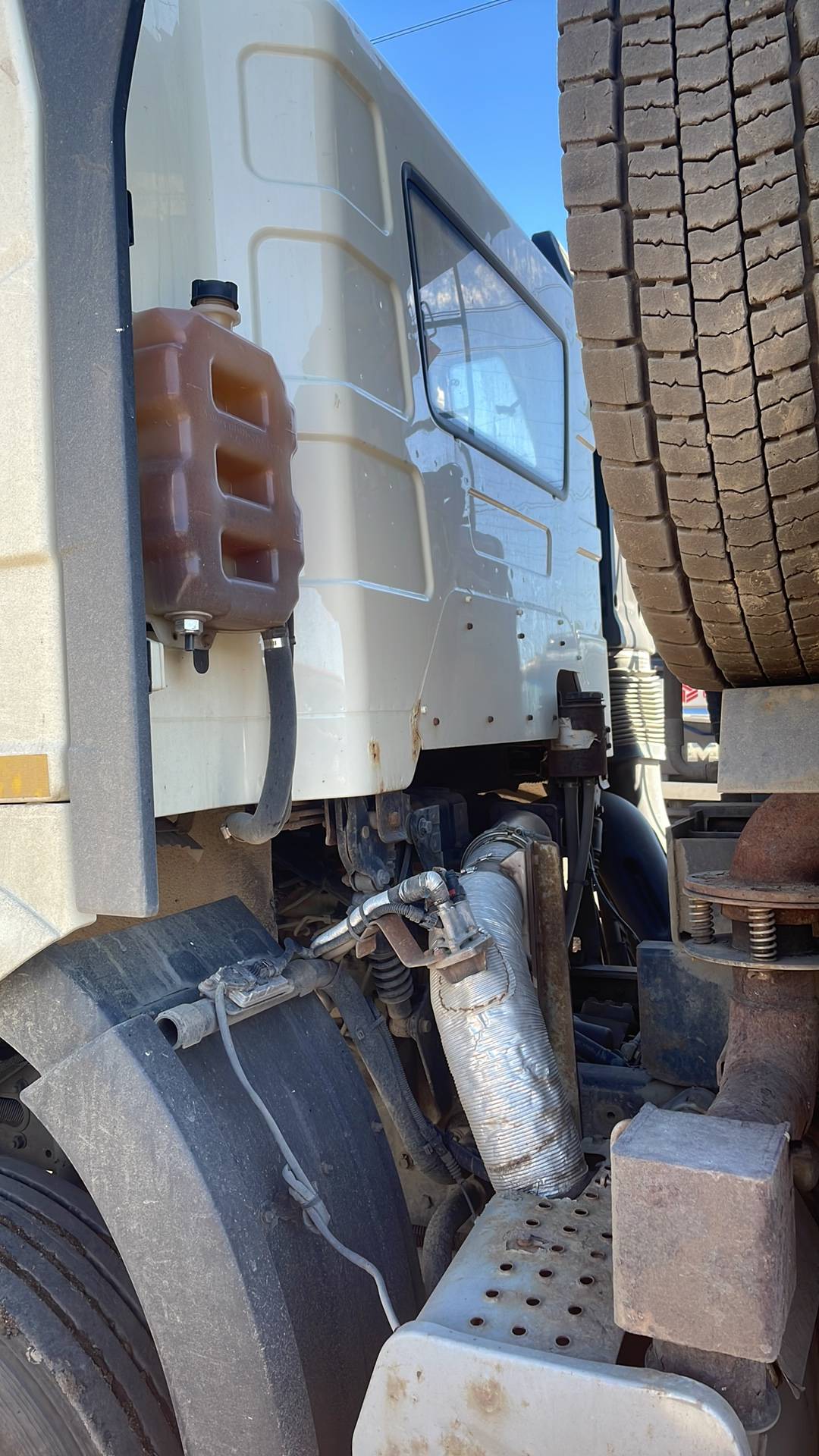 FAW CA3310P66K24T4E5 8х4,  140 964 км, 2022 года в лизинг