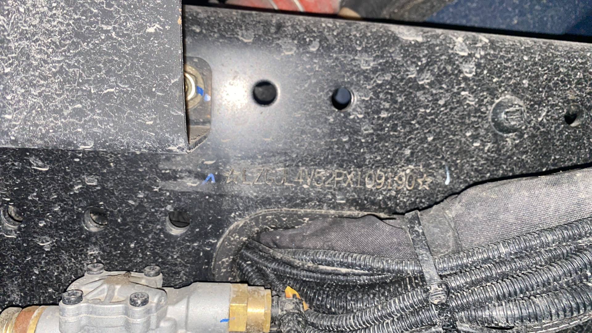 Shacman SX42586V385,  33 830 км, 2023 года в лизинг