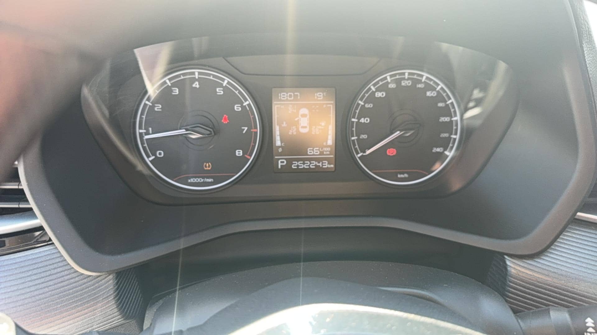 Geely Emgrand,  252 243 км, 2023 года в лизинг