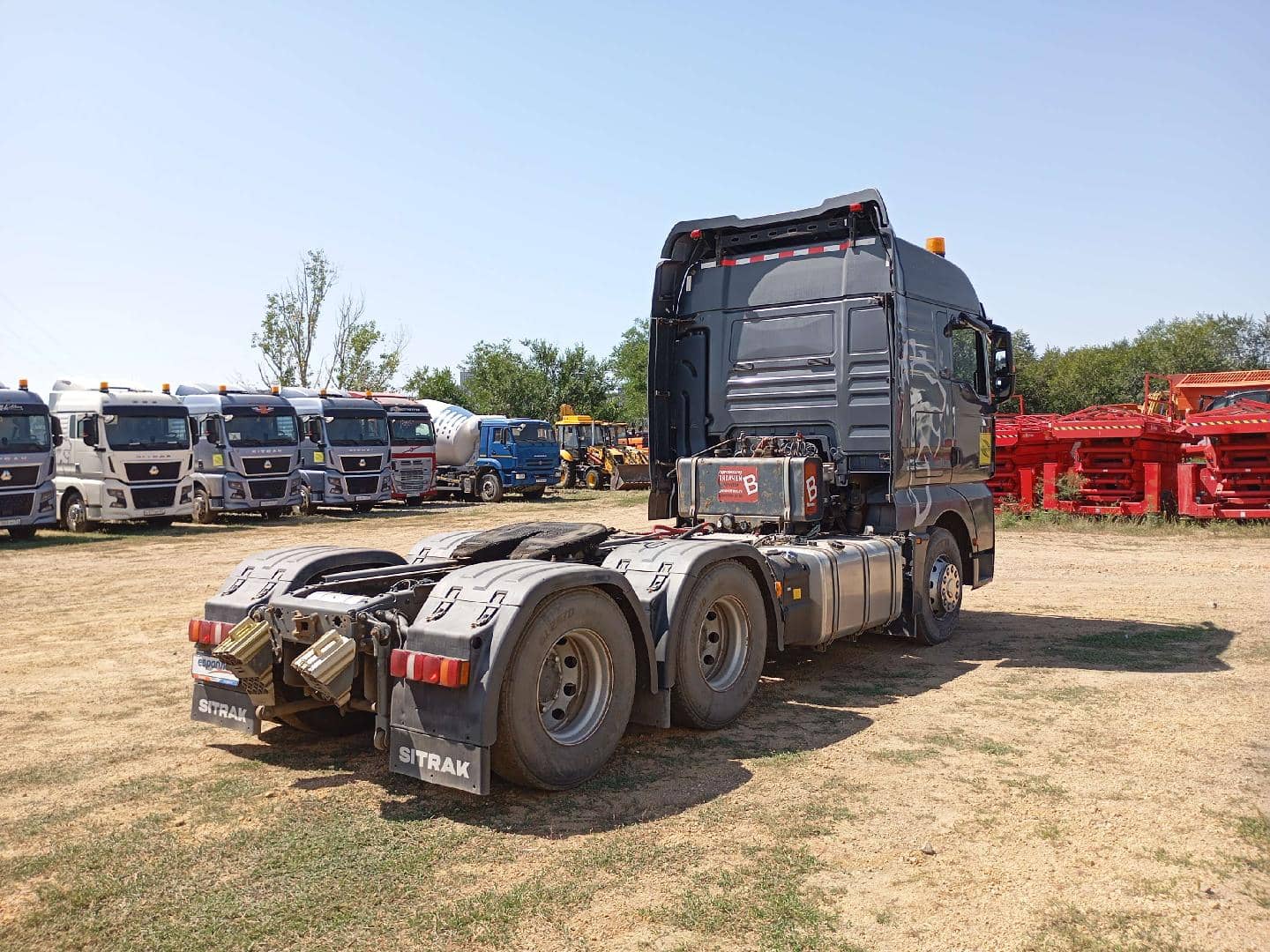 Sitrak С7Н MAX 6×4 ZZ4256V364HE,  180 049 км, 2023 года в лизинг
