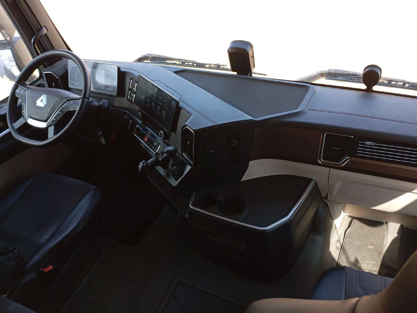 Sitrak С7Н MAX 6×4 ZZ4256V364HE,  157 916 км, 2023 года в лизинг