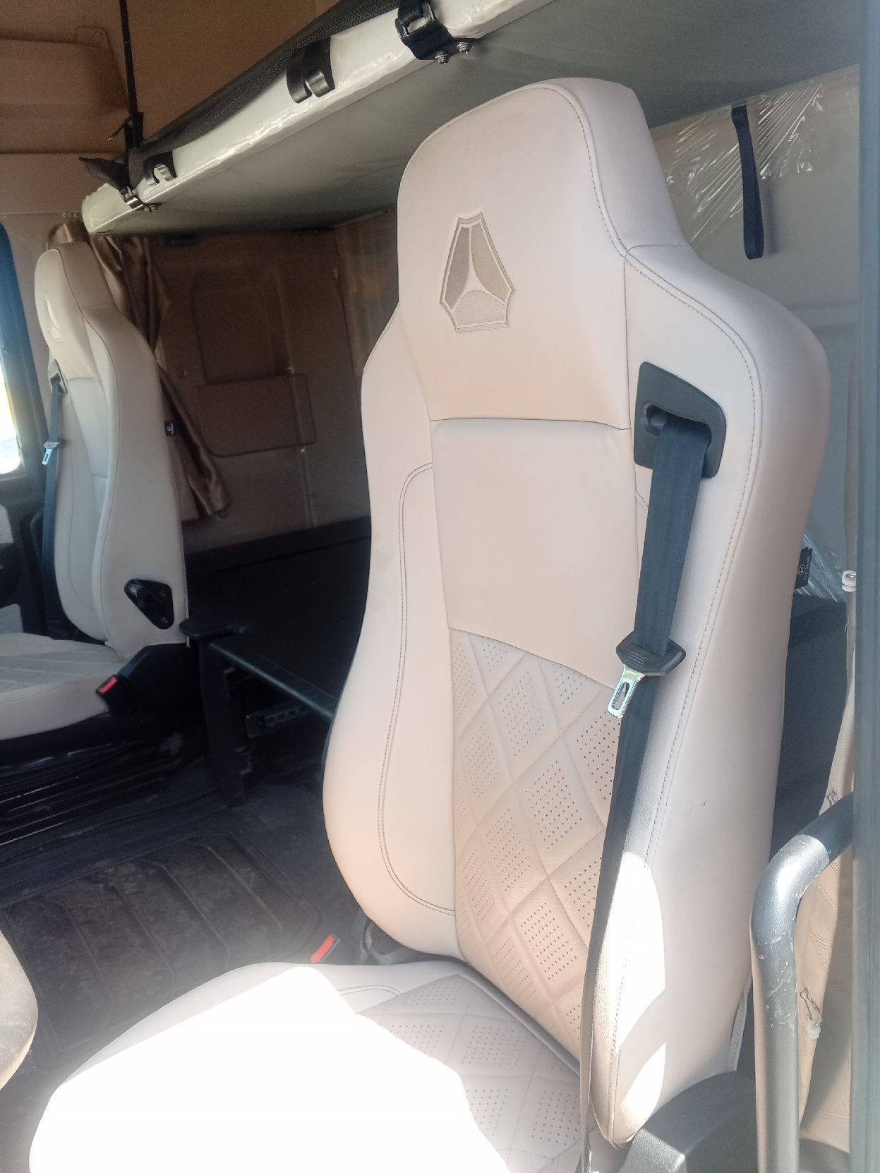 Sitrak C7H MAX ZZ4186V391HE,  319 786 км, 2023 года в лизинг