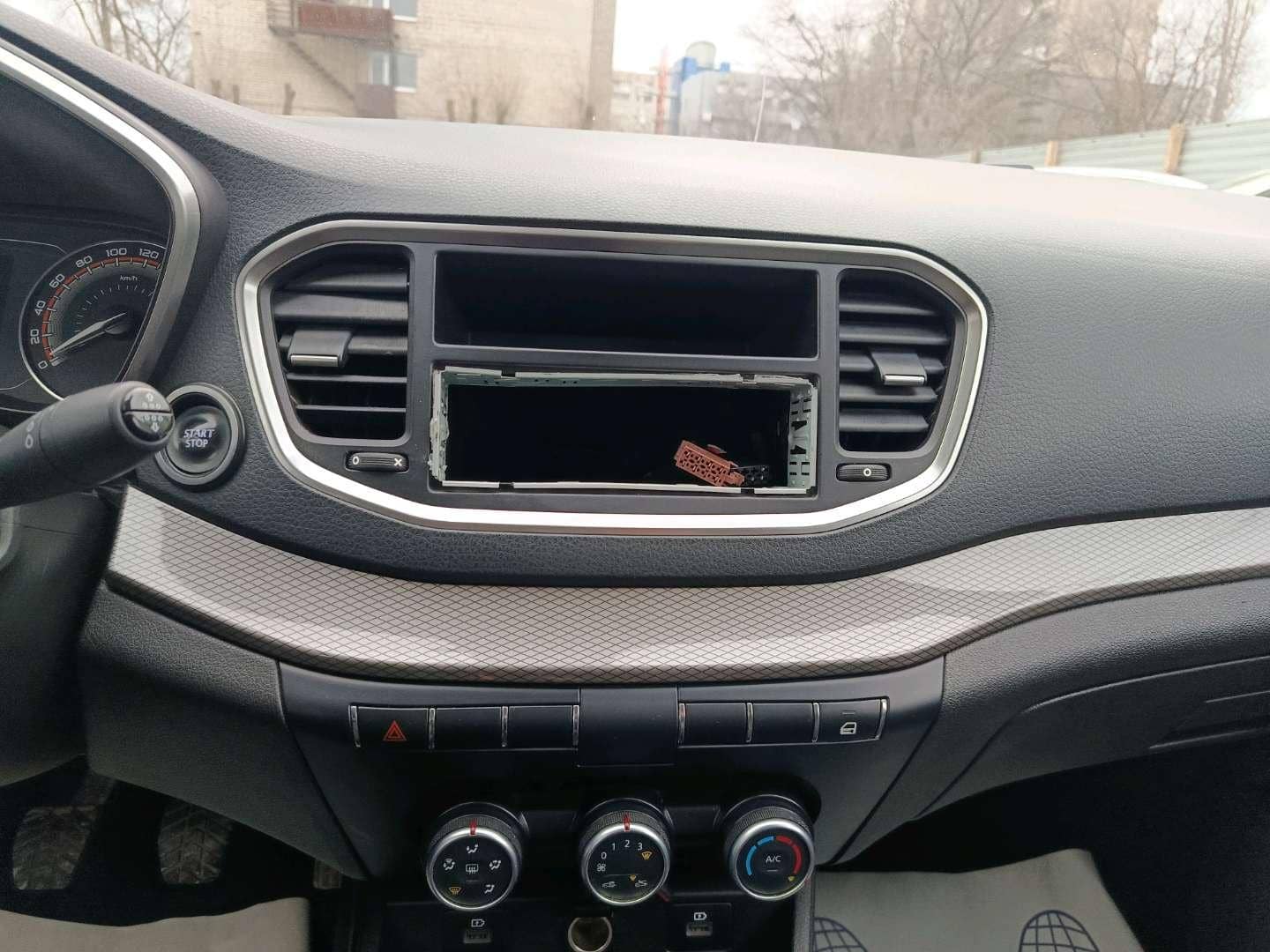 Lada Vesta седан,  128 069 км, 2023 года в лизинг