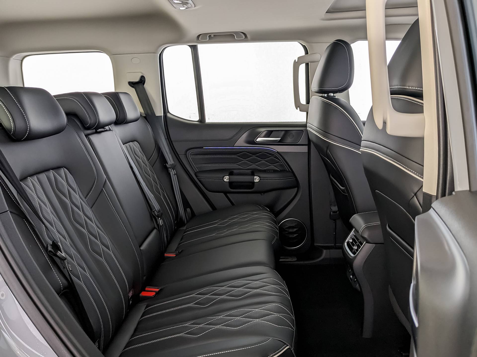 Tank 300 City Adventure 2.0 8AT 4WD