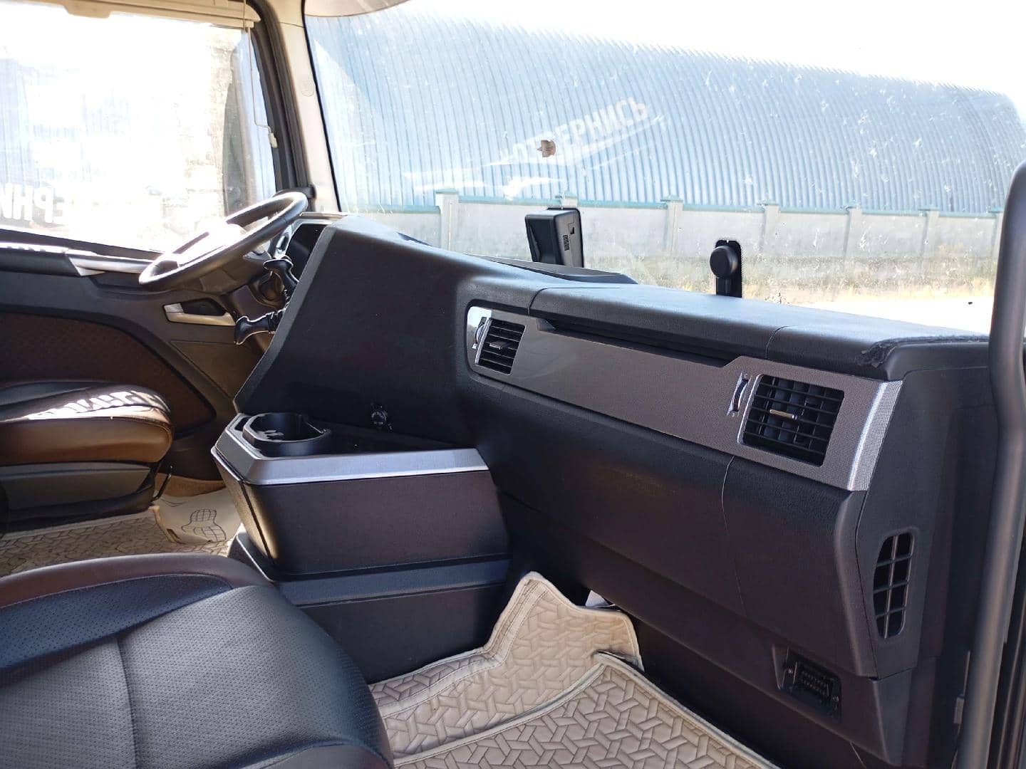 FAW CA4180P77K25E5 4x2,  540 284 км, 2023 года в лизинг