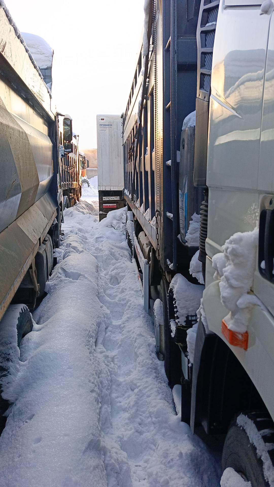 FAW CA3310P66K24T4E5 8х4,  170 000 км, 2023 года в лизинг