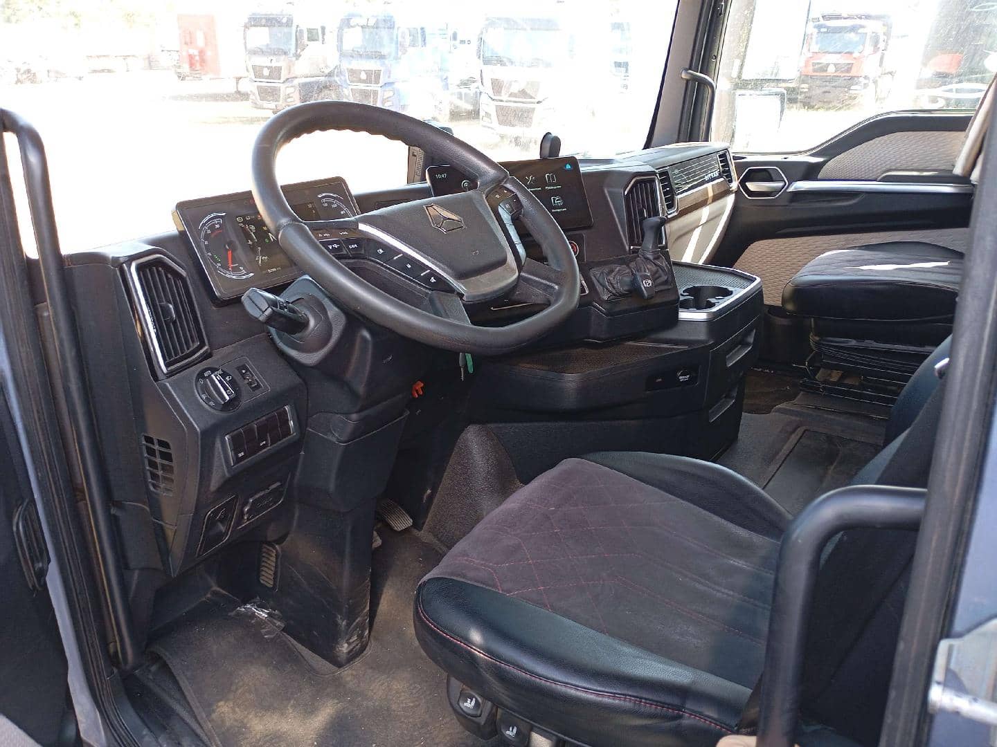 Sitrak С7Н MAX 6×4 ZZ4256V364HE,  157 916 км, 2023 года в лизинг