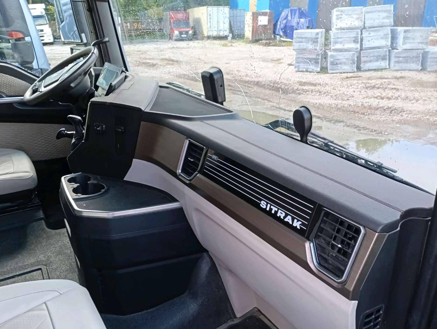 Sitrak С7Н MAX 6×4 ZZ4256V364HE,  273 194 км, 2023 года в лизинг