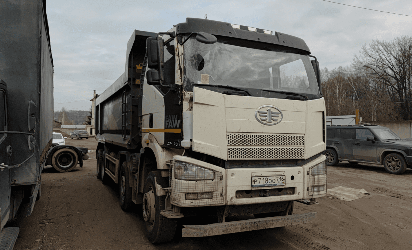 FAW CA3310P66K24T4E5 8х4,  116 651 км, 2022 года в лизинг