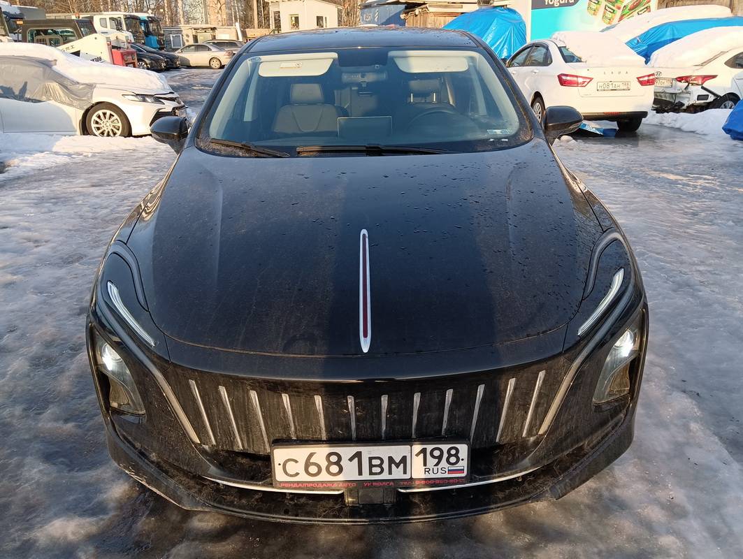 Hongqi E-QM5