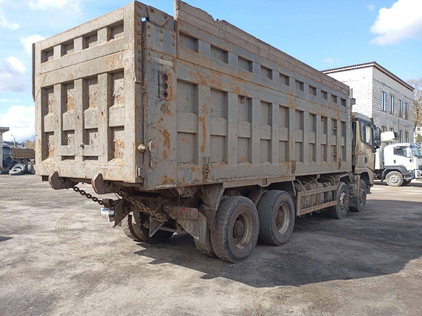 Shacman SX331863366 (скальный кузов),  308 577 км, 2022 года в лизинг